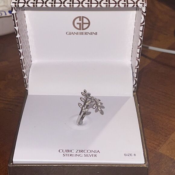 New in box GIANI BERNINI Cubic Zirconia Leaf Bypass Ring in Sterling Silver - Picture 3 of 5